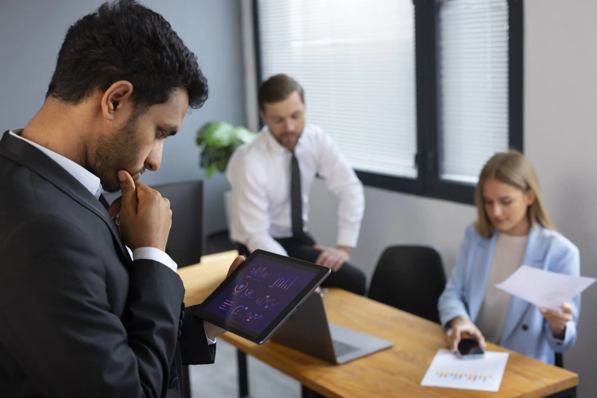 Empresa com inteligência competitiva e tomando decisões empresariais melhores